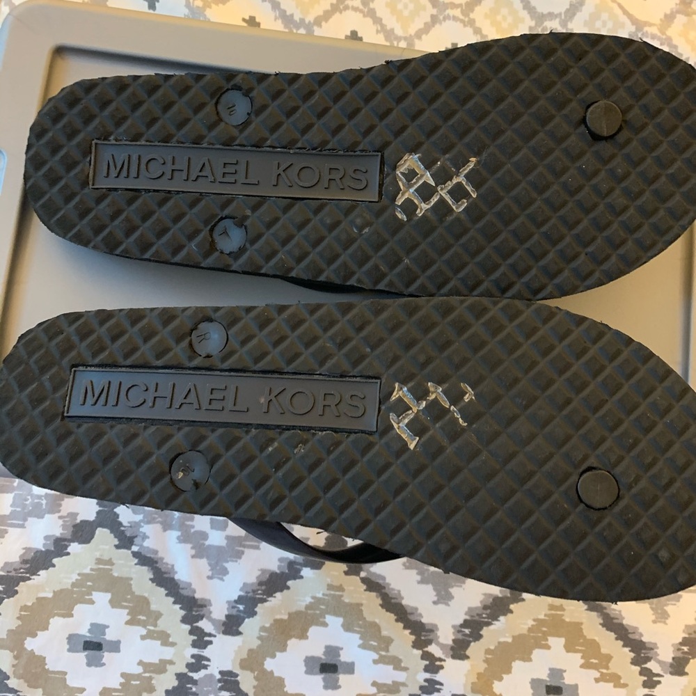 MK Flip Fops - Picture 3 of 4
